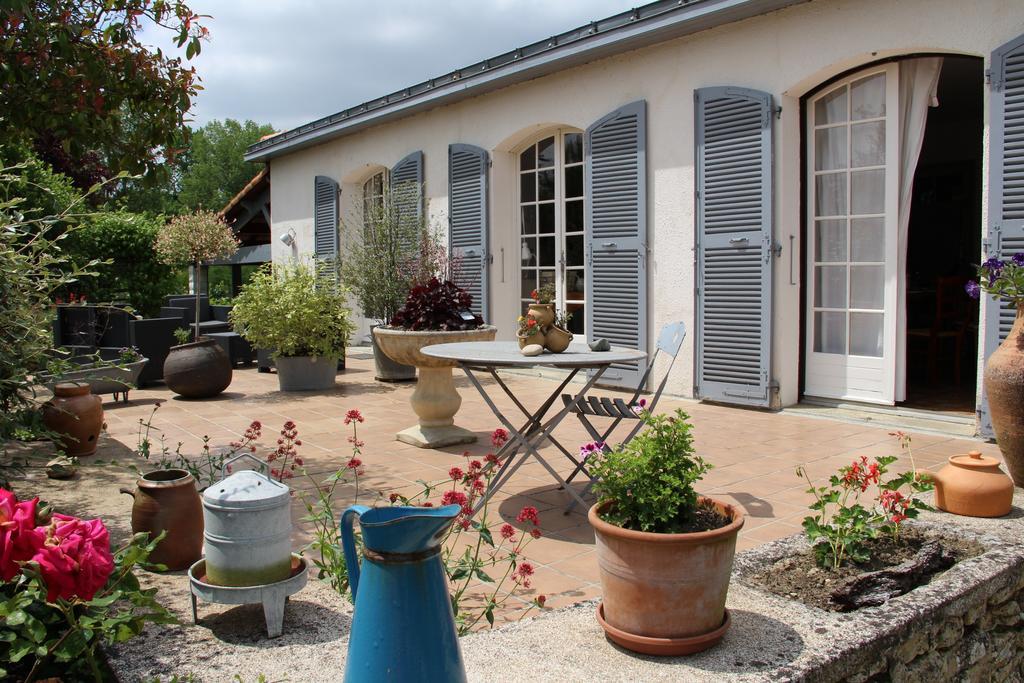 Maison D'Hotes Le Lavoir Fontaines  Exterior foto