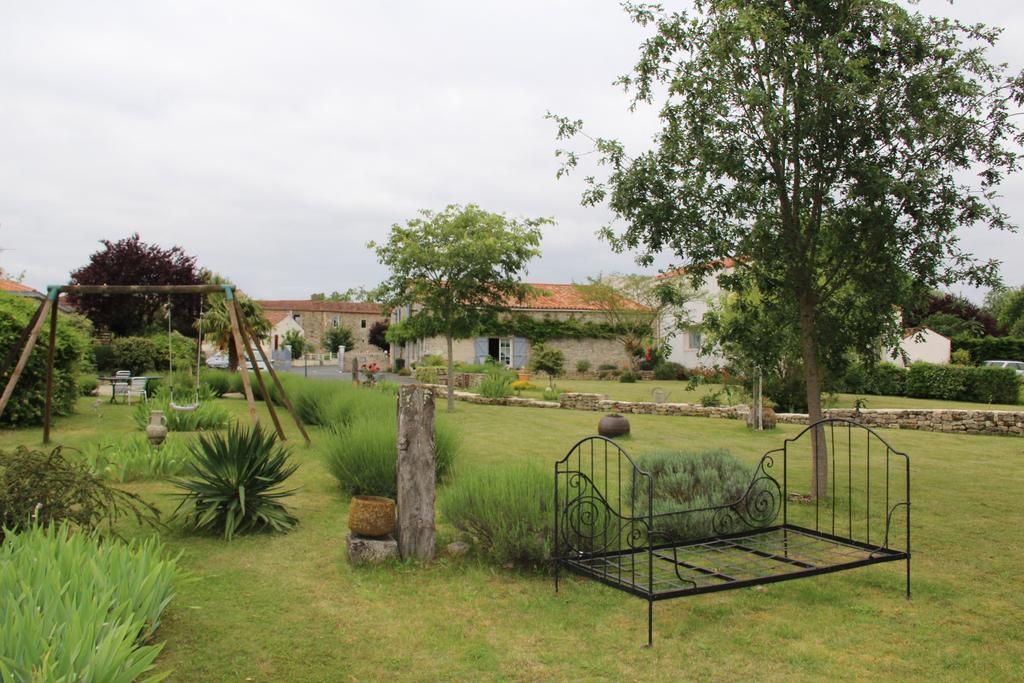 Maison D'Hotes Le Lavoir Fontaines  Exterior foto