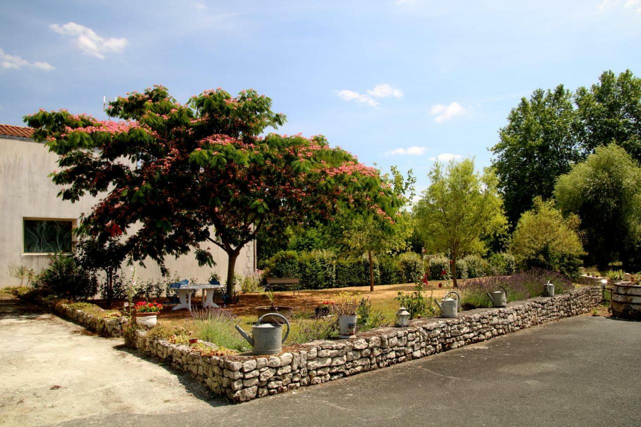 Maison D'Hotes Le Lavoir Fontaines  Exterior foto