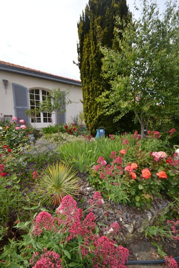 Maison D'Hotes Le Lavoir Fontaines  Exterior foto